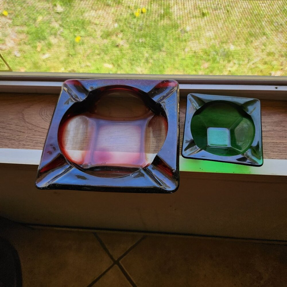 MCM Anchor Hocking Ruby & Emerald Glass Ashtray Set Nesting